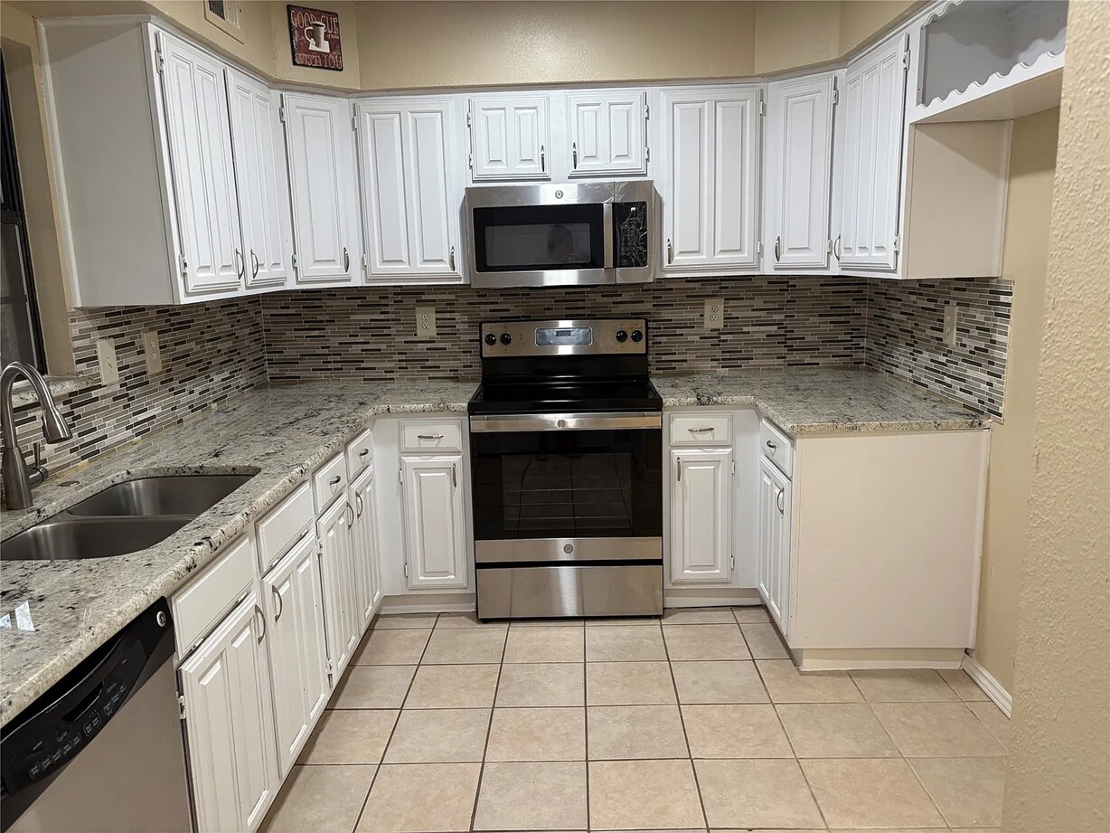 Building Photo - 500 Button Willow Ct