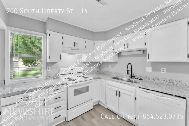 Building Photo - 200 S Liberty St