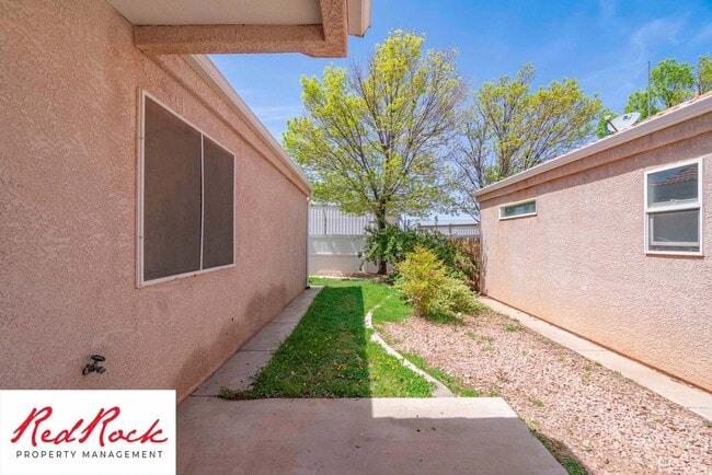 Building Photo - 3 Bed 2 Bath, 2 Car Garage with a Fully Fe...