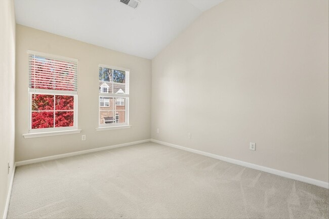 Building Photo - Bright and Spacious 3-Bed Home Near Homest...