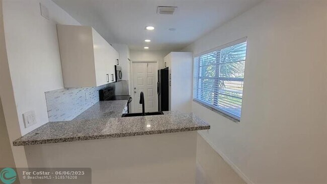 Building Photo - 831 NW 14th Way