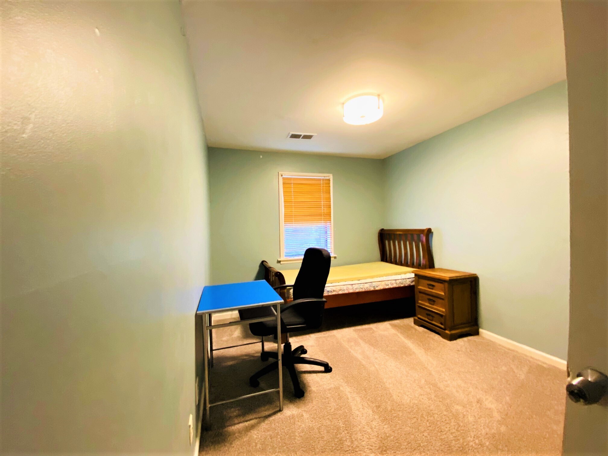 Bedroom - 1027 Curran St NW