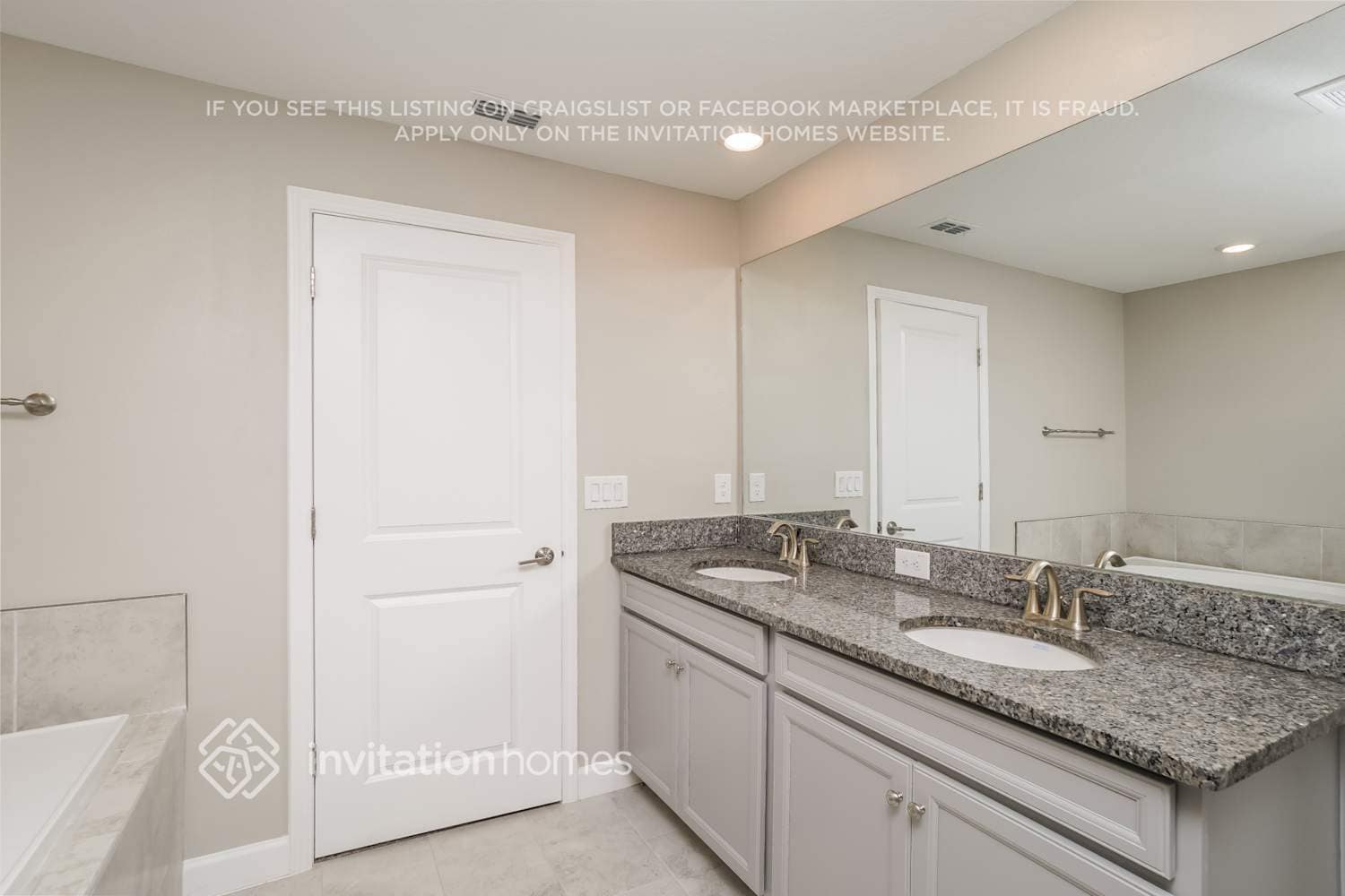 Building Photo - 2864 Coach Manors Way