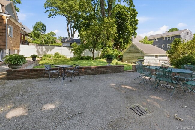 Building Photo - 82 Quinby Ave