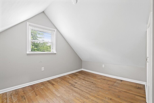 Building Photo - 110 S Bromfield Rd