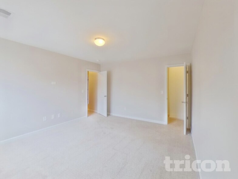 Building Photo - 208 Willow Grv Wy