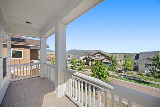 Building Photo - Modern 4 Bedroom, 2 Bathroom Westside Home with Balcony Views of Garden of the Gods!