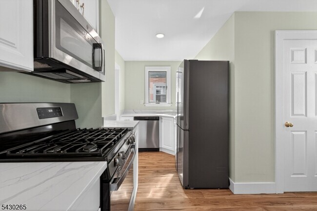 Building Photo - 19 Sylvan Pl