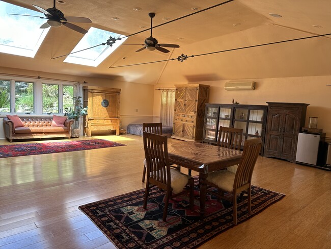 Building Photo - 2376 Old Topanga Canyon Rd