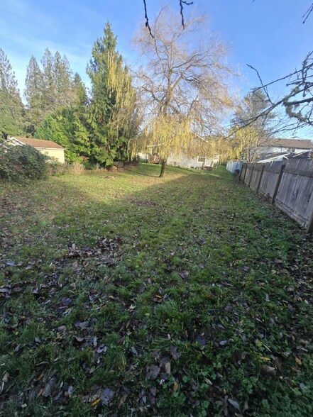 Building Photo - 757 Main Ave