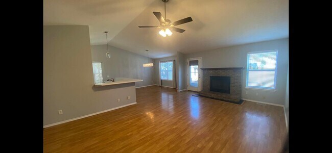 Building Photo - 3 Colonist Retreat Ct