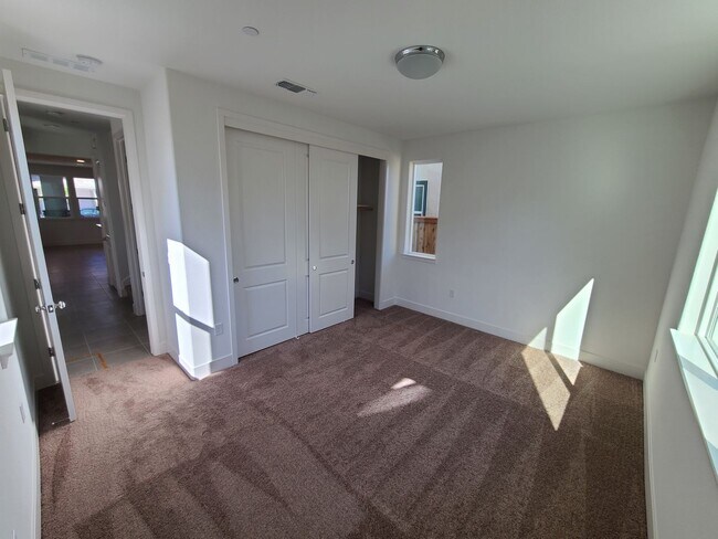 Building Photo - Stunning 4 Bedroom, 3 Bath Mountain house Home W/ Solar