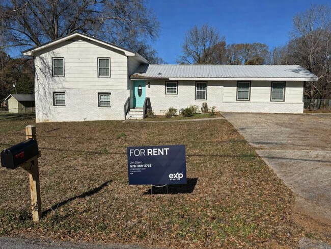Building Photo - Welcome Home to Timeless Charm and Modern Comfort