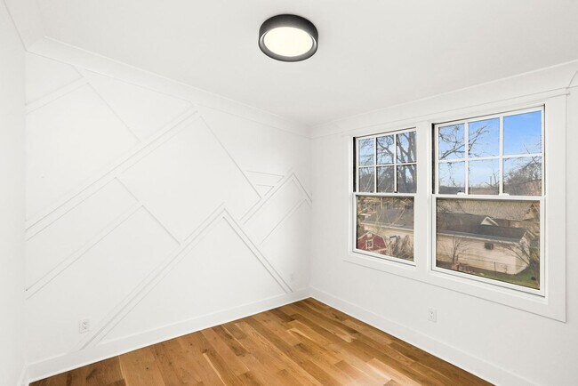 Building Photo - 942 Maxwell Ave