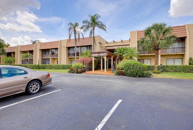 Primary Photo - 4657 Fountains Dr S