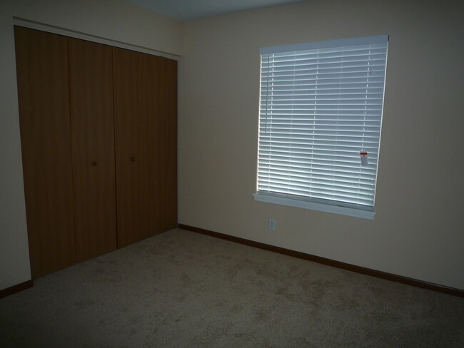 Building Photo - 14039 S Oakdale Cir