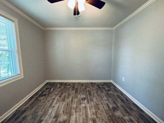 Building Photo - Delightful Upgraded 2-Bedroom Bungalow with New Appliances and Central A/C (Lawn Maintenance Incl...