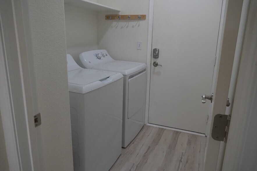 Laundry room - 2493 W Richmar Ave