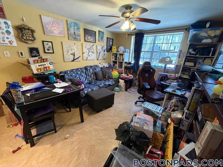 Building Photo - 1 Colonial Dr