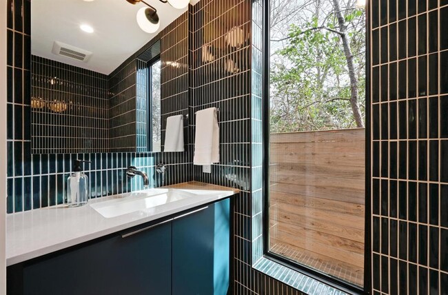 Building Photo - 1709 Willow St