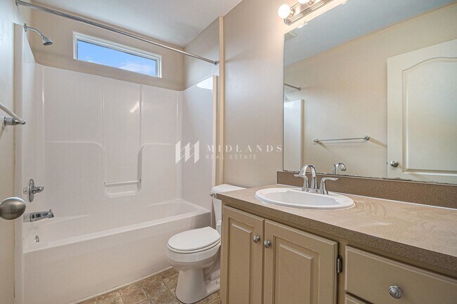 Building Photo - Ranch Townhome in Shadow View