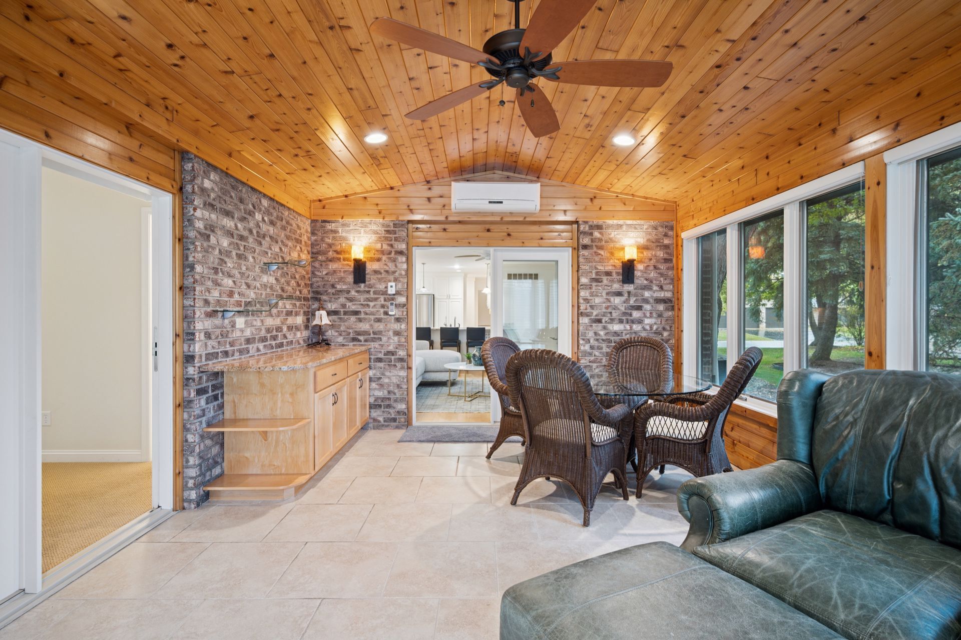 Wonderful access to both backyard and owner's suite - 145 Holly Ln N