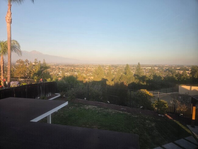 Building Photo - 22 Ridge Crest Cir