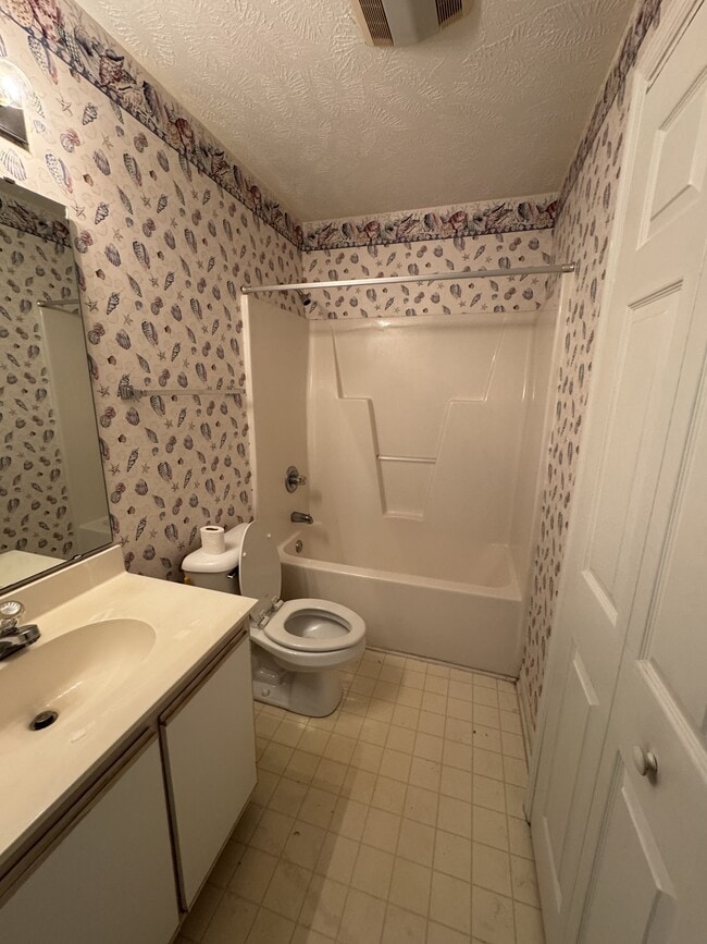 Building Photo - 556 White River Dr