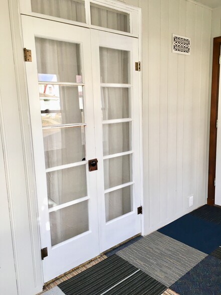 ffrench doors to sunroom - 1711 3rd Ave N