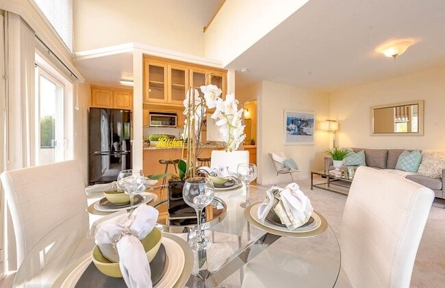 Building Photo - Utilities Paid! Modern Loft-Style Condo wi...