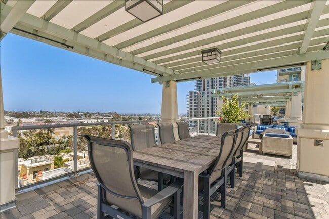 Building Photo - Move-In ready 1 Bed + Den in Discovery on Cortez Hill in Downtown