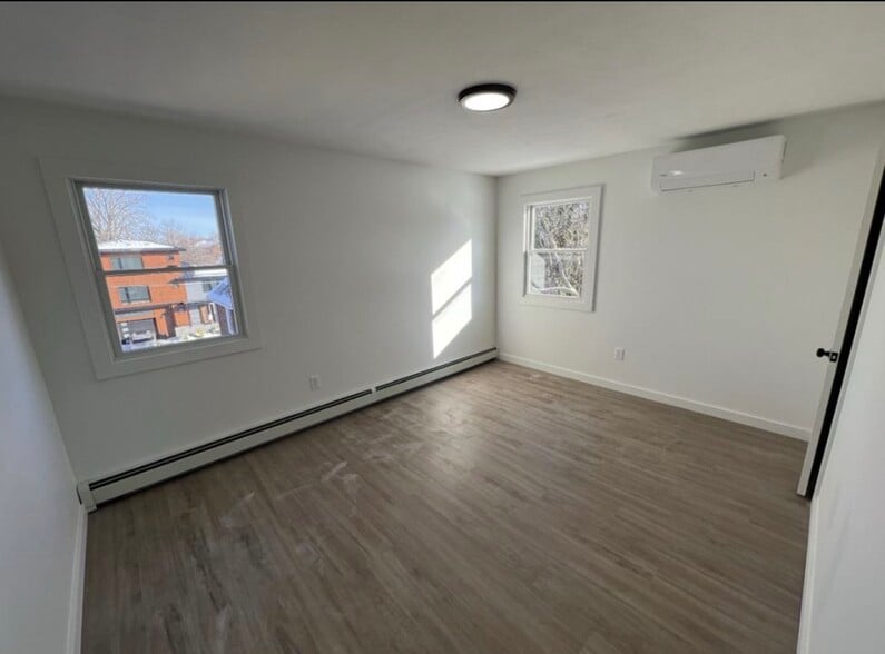 Building Photo - 909 W Front St