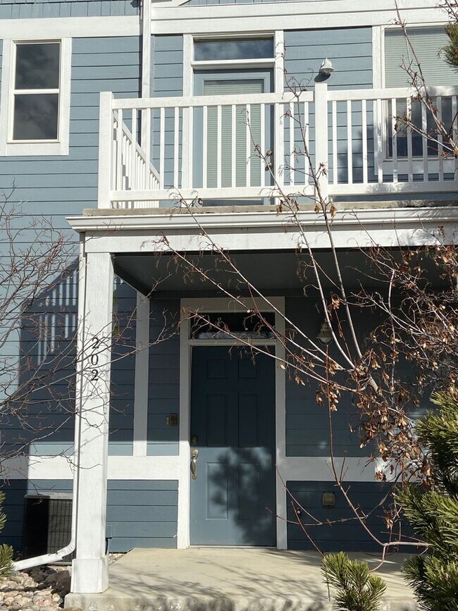 Building Photo - Charming 2-Bedroom, 2-Bath Townhome in Lov...