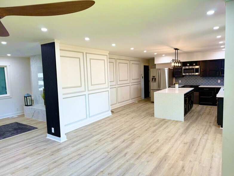 Building Photo - 303 S Promenade Blvd