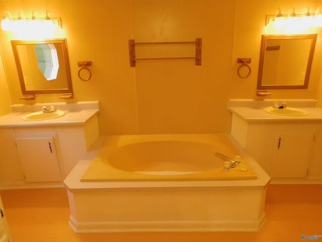 Building Photo - 498 Berry Hollow Rd