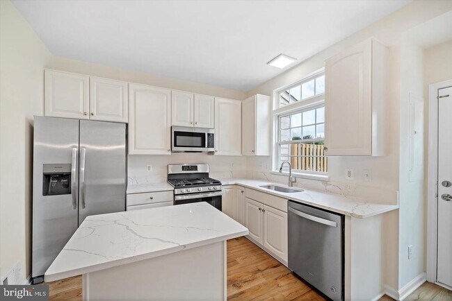 Building Photo - 20965 Killawog Terrace