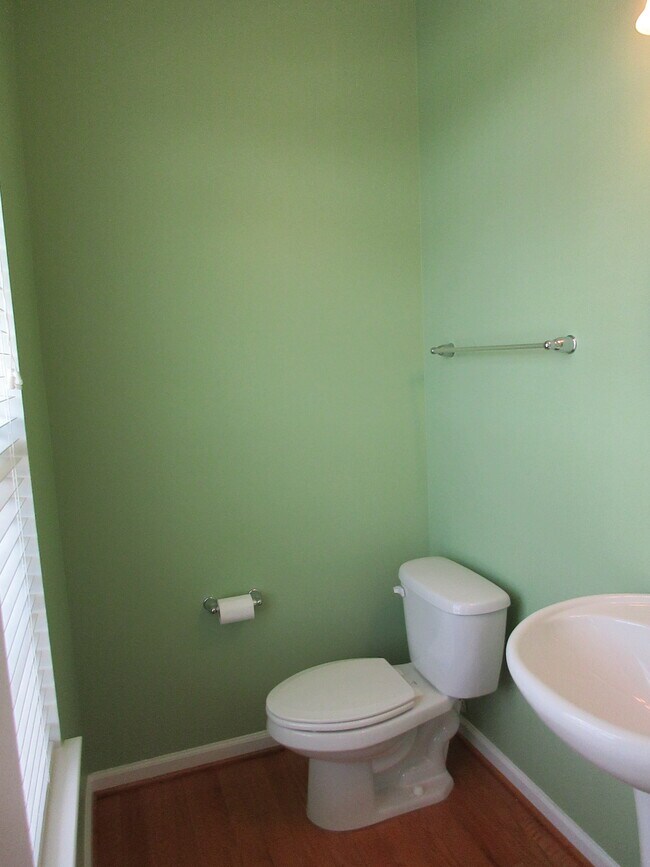 Building Photo - 469 Rolkin Rd