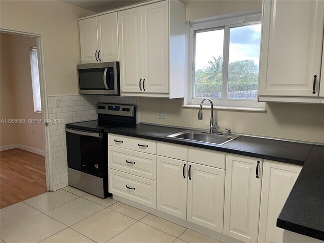 Building Photo - 535 NW 121st St