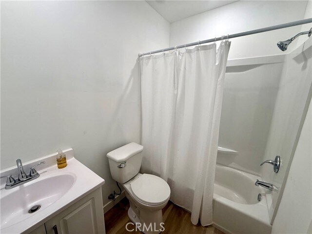 Building Photo - 466 S Mott St