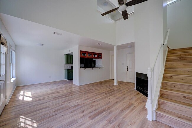 Building Photo - 512 Eberhart Ln