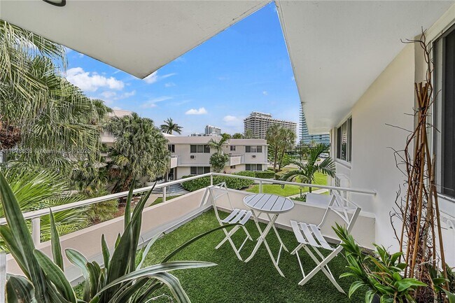 Building Photo - 10190 Collins Ave