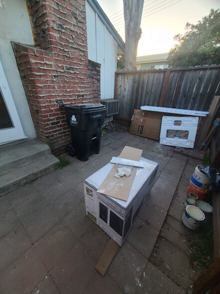 Building Photo - 13529 Burbank Blvd