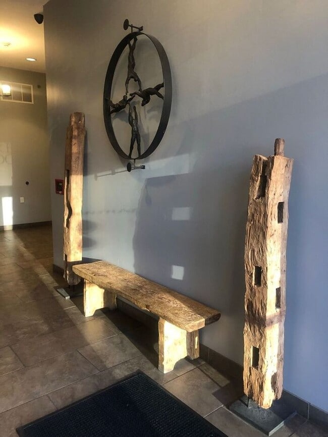 Building Photo - Stunning Down Town Condo in Secure Building