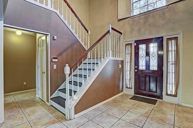 Building Photo - 3911 Spring Garden Dr