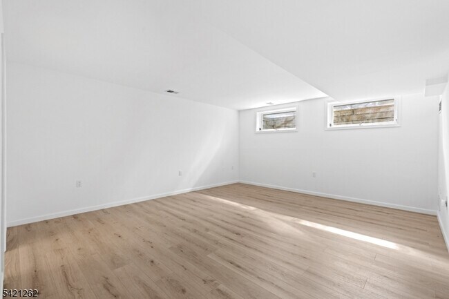 Building Photo - 8 Canada Goose Dr