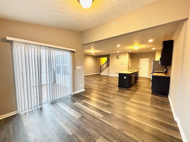 Building Photo - 6469 Lindsey Ln