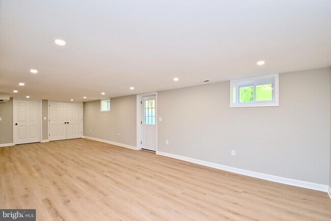 Building Photo - 7100 N Roxbury Mill Rd
