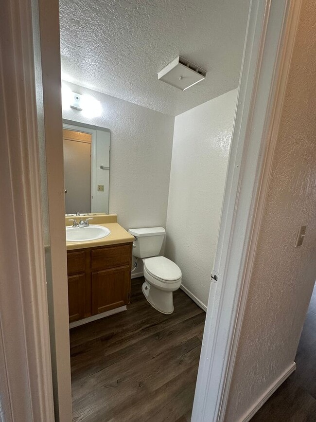 Building Photo - 1311 Eastgate Dr