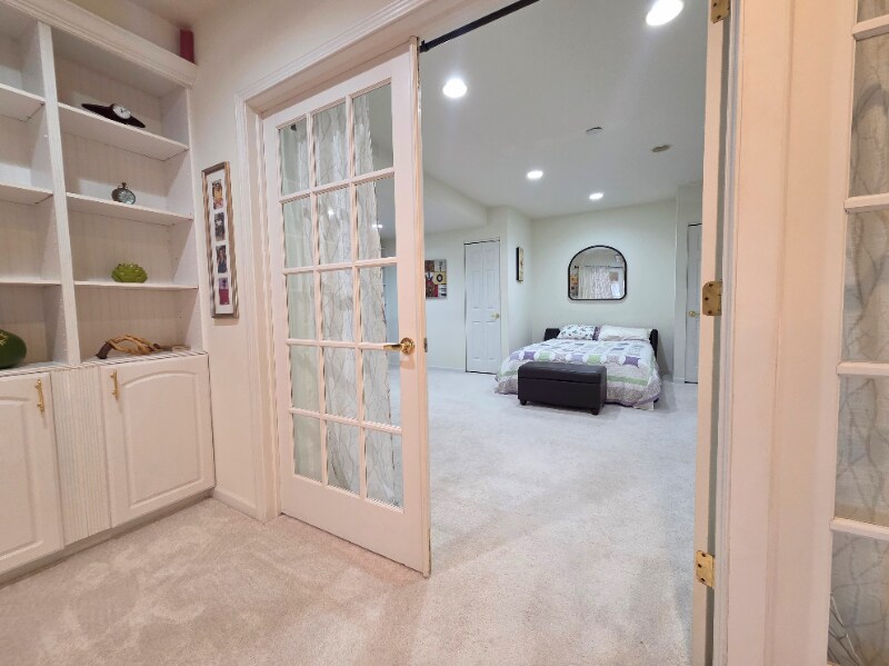 Building Photo - 1025 Rosewood Dr