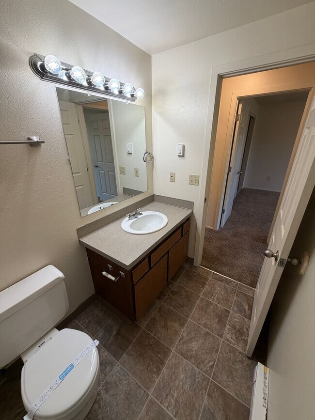 Building Photo - (858) Fox Fire - 2 Bedroom / 1 Bathroom